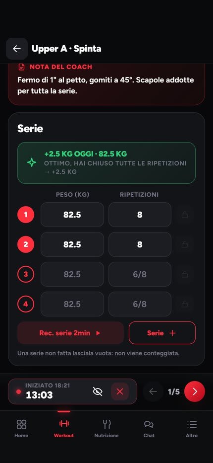 Un esercizio in corso nell'app Hypervex, con dati di esempio: la nota del coach, il peso di oggi calcolato dal Pro e le serie da completare